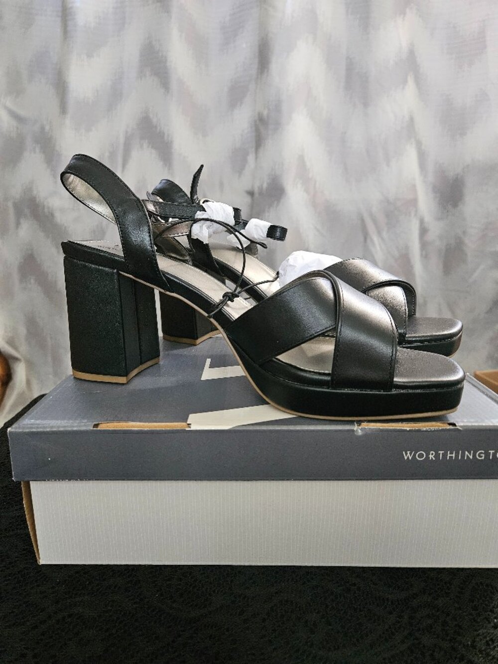 NWT NIB Worthington Black Platform Heels (size 11 M)